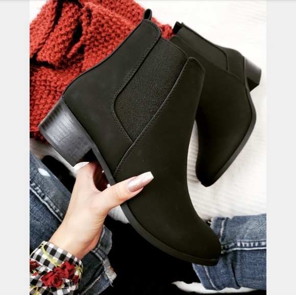 🚨//Winter Lovin// ankle boots - Picture 5 of 6